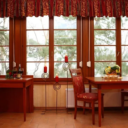 Wy & アパートホテル ポビエロボ