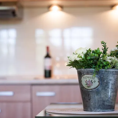 Wy & アパートホテル ポビエロボ