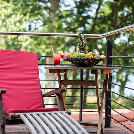 Wy & アパートホテル ポビエロボ